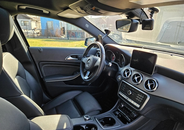 Mercedes-Benz GLA cena 110000 przebieg: 29900, rok produkcji 2019 z Warszawa małe 301